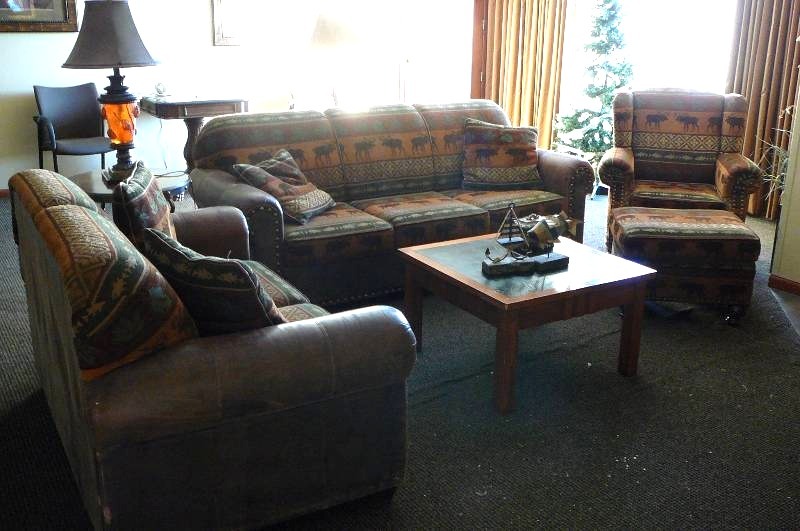 4 pc Moose Pattern Living Room Set