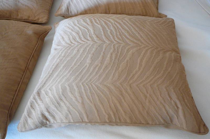 4 Pillows