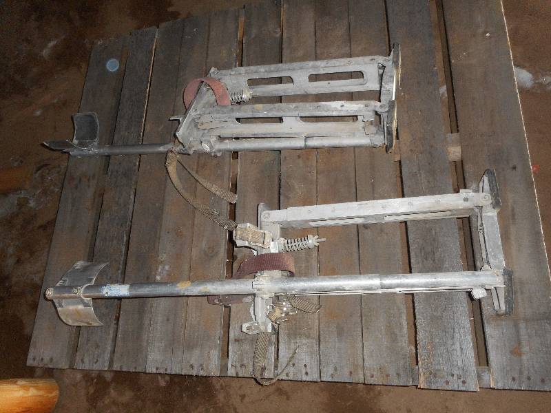 lot 25 image: DRYWALL STILTS
