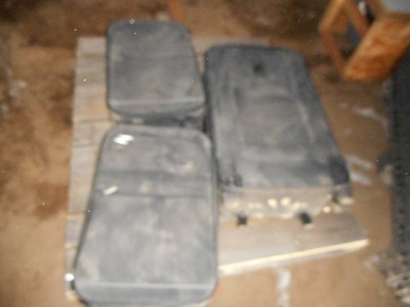 lot 11 image: SET OF 3 CLOTH SUITE CASES