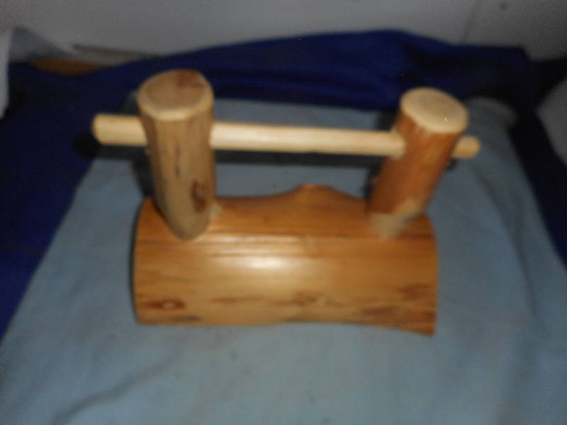 lot 12 image: LOG TOILET PAPER HOLDER