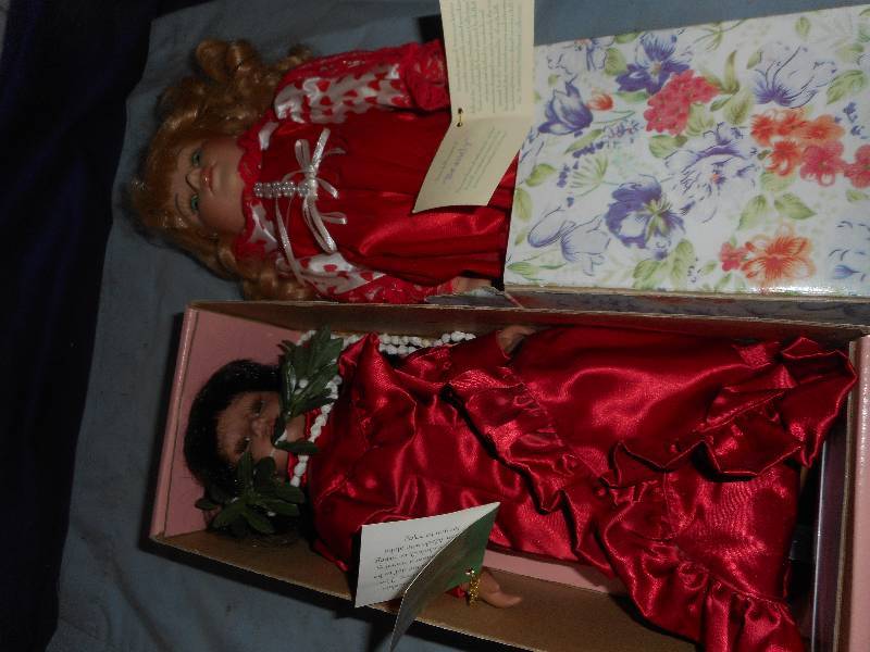 lot 17 image: KALEANANI AND BRANDY COLLECTOR DOLLS
