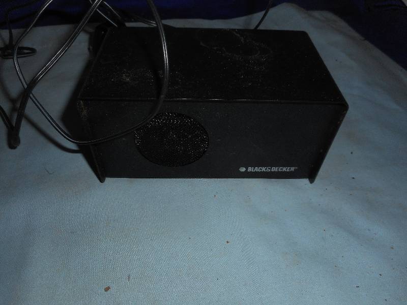 lot 21 image: BLACK N DECKER PEST CONTROL BOX