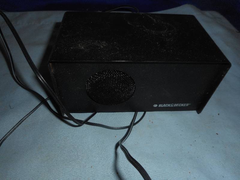 lot 22 image: BLACK N DECKER PEST CONTROL BOX
