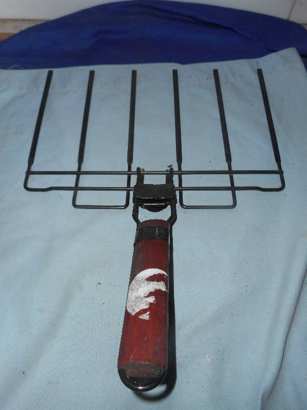 lot 31 image: HOT DOG GRILLER