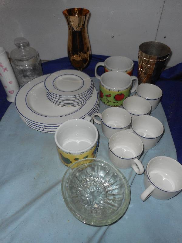 lot 34 image: GOOD USABLE GLASS WEAR
