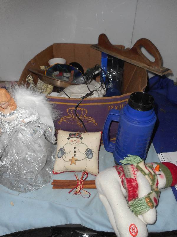 lot 42 image: MISC BOX