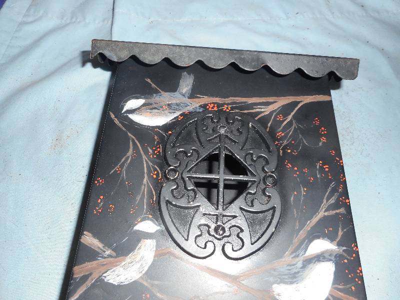 lot 55 image: ANTIQUE METAL BOX