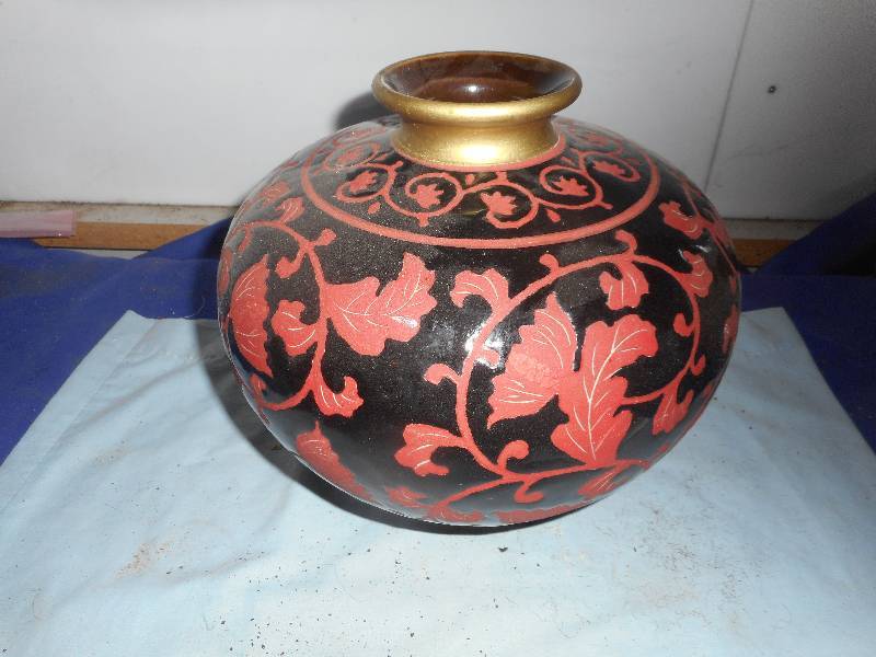 lot 64 image: COLLECTIBLE  TEXTURED VASE