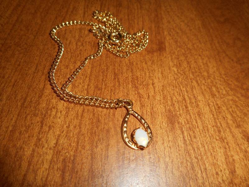 lot 77 image: GENUINE OPAL