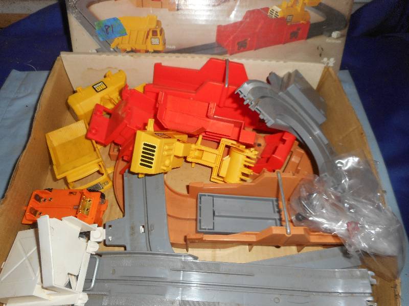 lot 81 image: BIG LOADER CONSTRUCTION SET