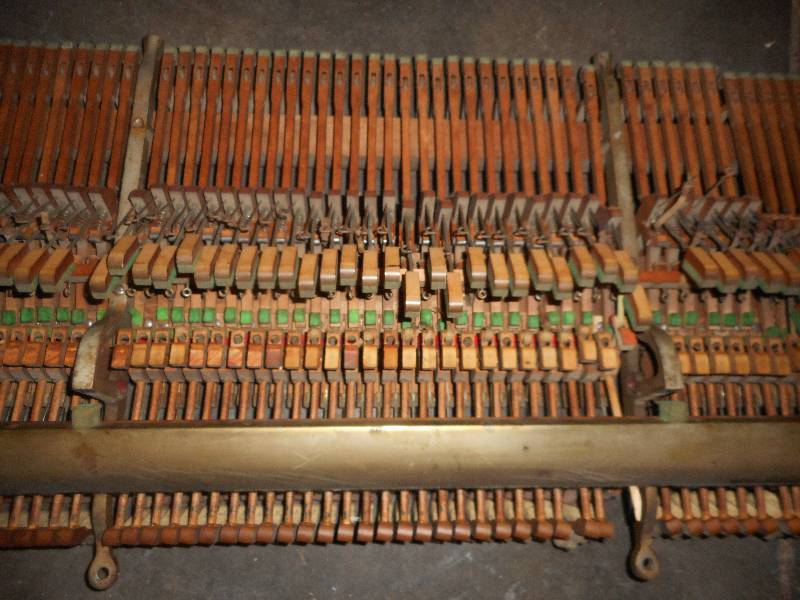 lot 83 image: ANTIQUE OAK STRIKING MECHANISM FOR A PIANO