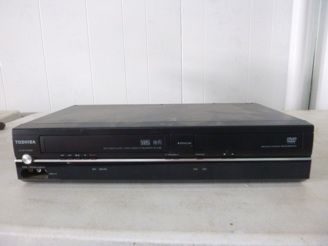 lot 7 image: Toshiba DVDVCER
