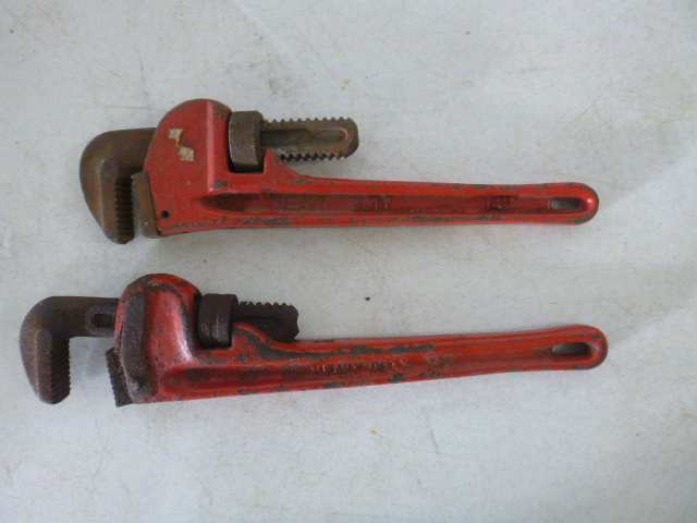 lot 8 image: 2 Pipe Wrenches