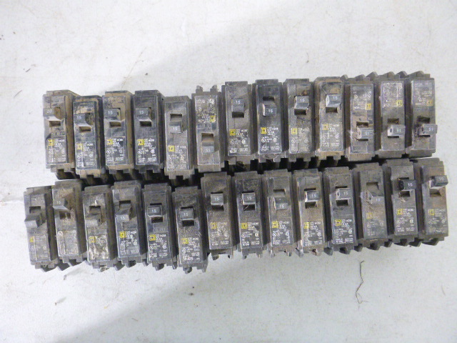 lot 22 image: 27 Square D Breakers