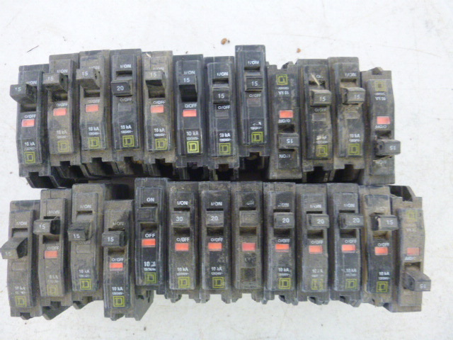 lot 23 image: 25 Square D Breakers