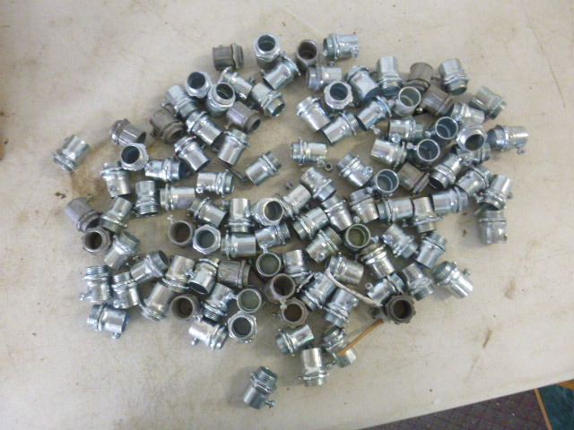 lot 39 image: 114 EMT Set Screw Connectors