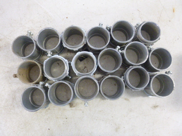 lot 40 image: 18 EMT Set Screw Connectors