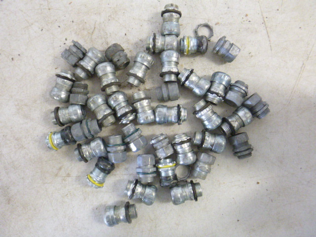 lot 46 image: 40 EMT Comp Couplings