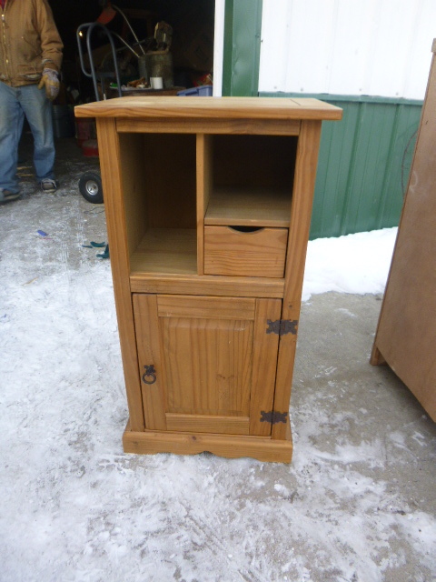 lot 62 image: Small Cabinet