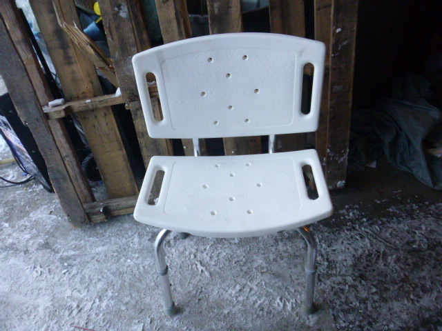 lot 65 image: Bath TubShower Chair
