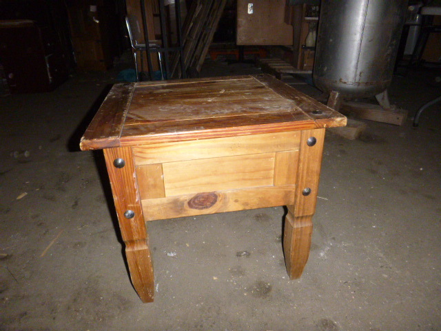 lot 66 image: End Table