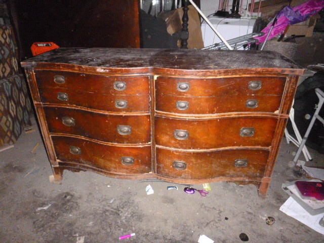 lot 67 image: Vintage Dresser