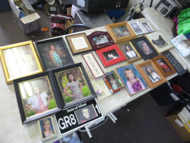 lot 75 image: Miscellaneous Picture Frames