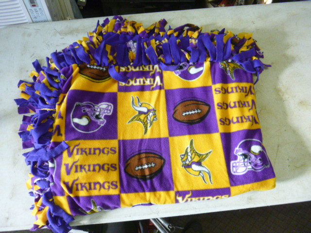 lot 94 image: Minnesota Vikings Blanket