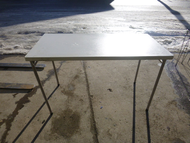 lot 100 image: Folding Table