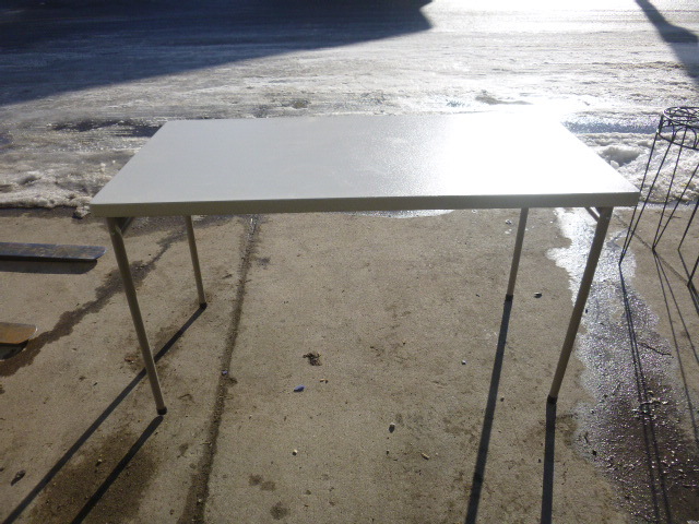 lot 101 image: Folding Table