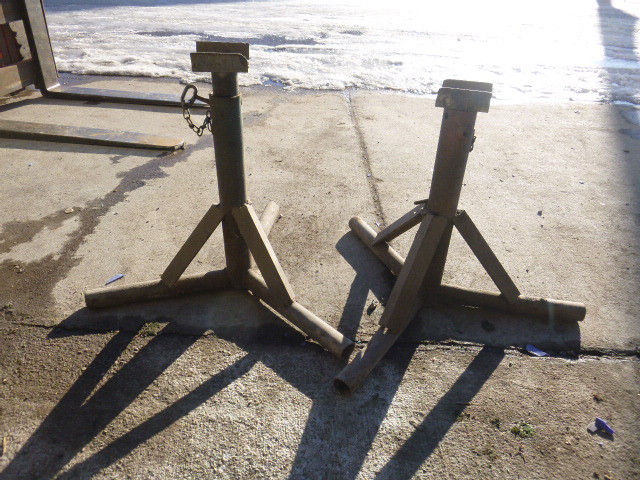 lot 106 image: 2 Jack Stands