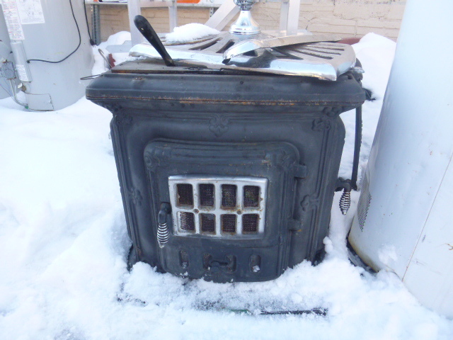 lot 114 image: Wood Stove