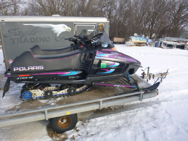 lot 1 image: 1998 Polaris 500 Indy Classic Snowmobile