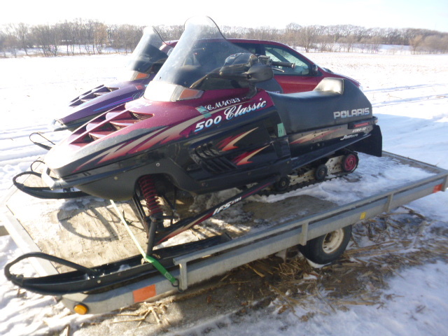 lot 2 image: 1999 Polaris 500 Indy Classic Snowmobile