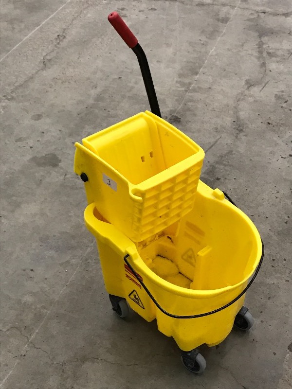 lot 3 image: Like New Rubbermaid Mop Bucket ...