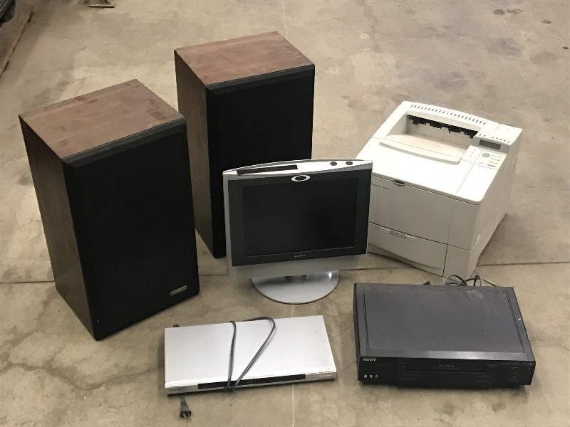 lot 38 image: Lot Of Electronics Sony T.V., Fish...
