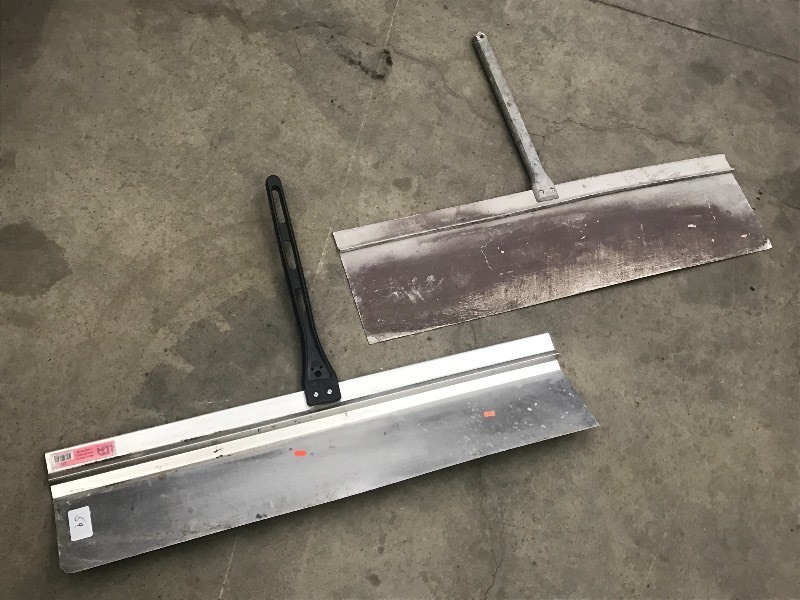 lot 59 image: (2) 32 Hand Trowel Tools ...