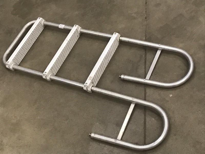 lot 98 image: 3-Step Swimming Pool Ladders ...