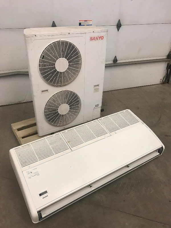 lot 100 image: Sanyo Split-Unit AC Package, Model ...