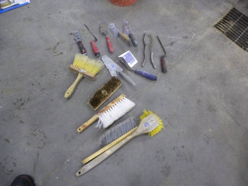 Brushes & Trowel Tools