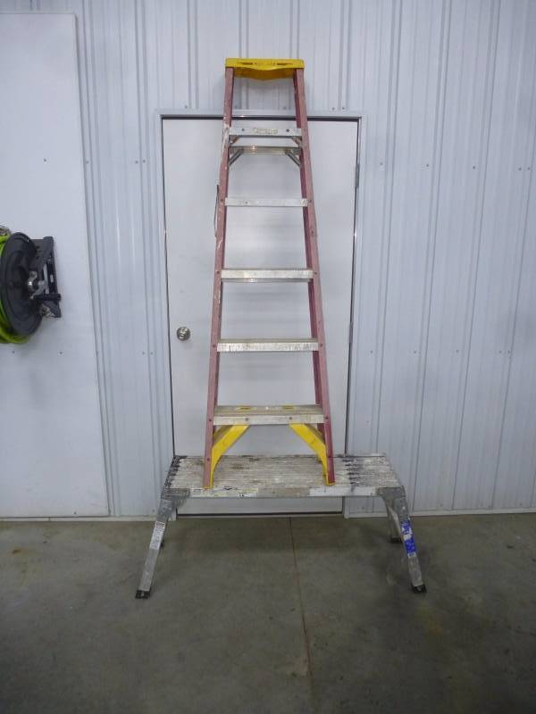 Fiberglass Ladder & Aluminum Step Bench