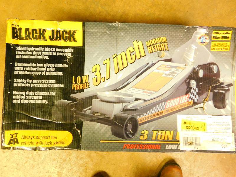 lot 16 image: Torin 3 Ton Low Profile Service Jack