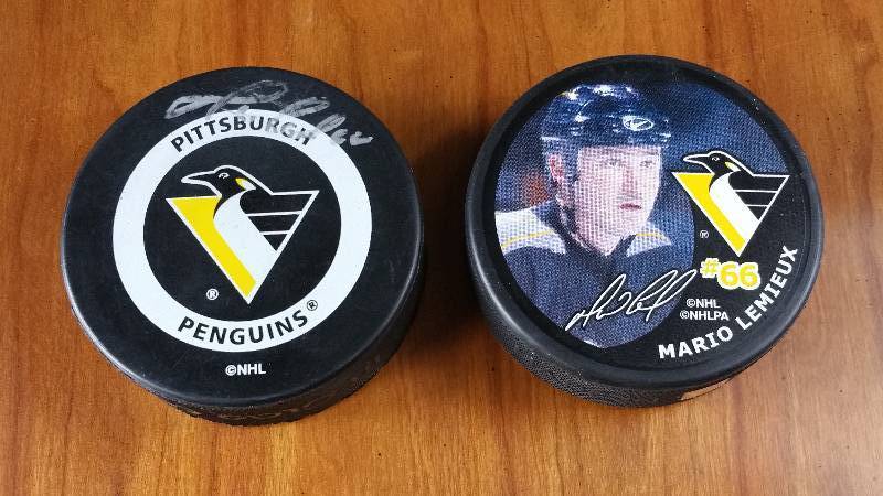 Autographed Mario Lemieux Puck  Lemieux Collector Puck