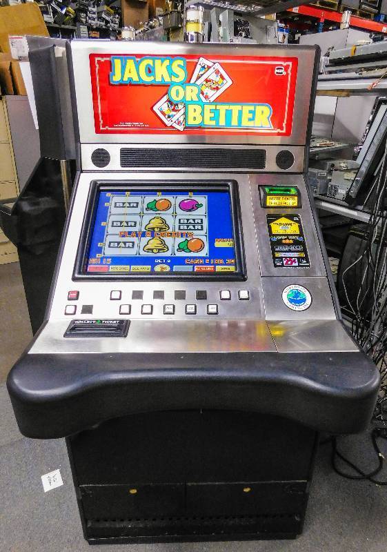 lot 1001 image: IGT GAMEKING MULTIGAME VIDEO SLOT MACHINE