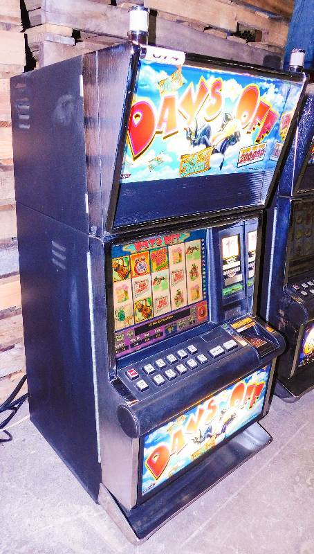 lot 1005 image: KONAMI DAYS OFF VIDEO SLOT MACHINE