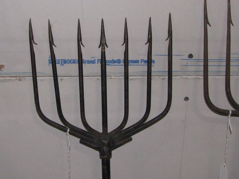 lot 2 image: Ice Fishing Spear RANDALL