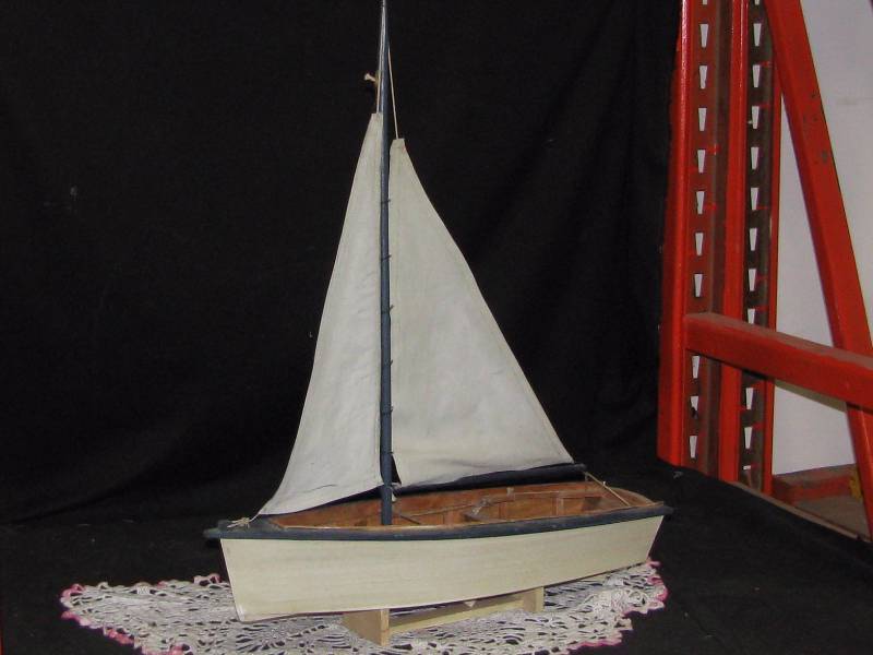 lot 6 image: Wood Sail Boat