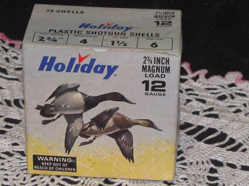lot 10 image: Les Kouba Holiday 12ga Magnum Load Empty Shot Shell Box