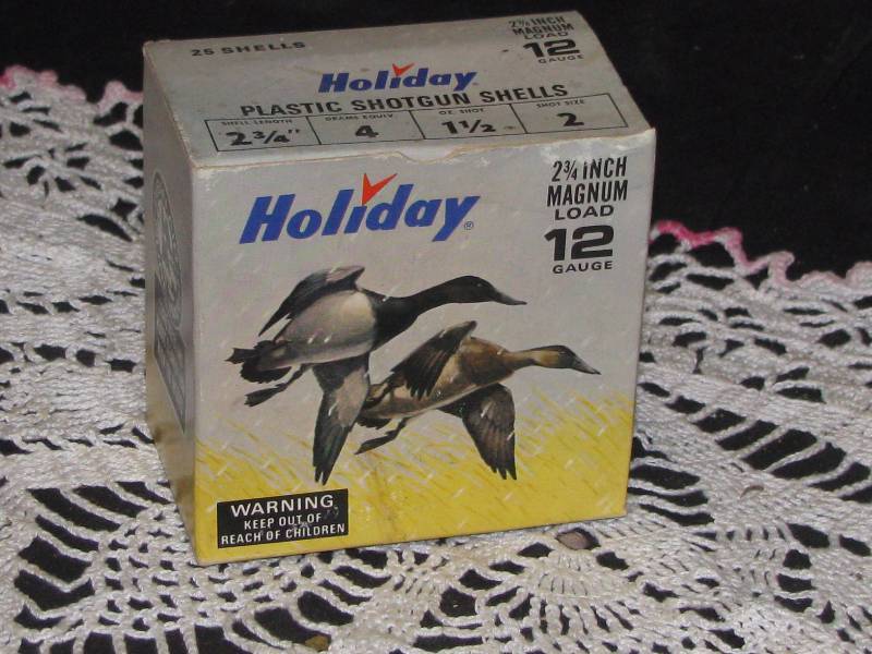 lot 11 image: Les Kouba Holiday 12ga Magnum Load Empty Shot Shell Box